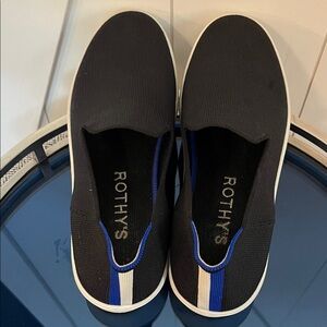Rothy's Black Original  Slip-on sneakers. Women’s size 8.5-👍🏻👍🏻 condition!